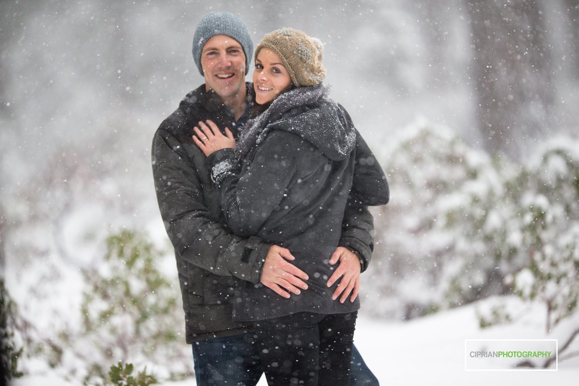 13-Tahoe-engagement-picture-snow