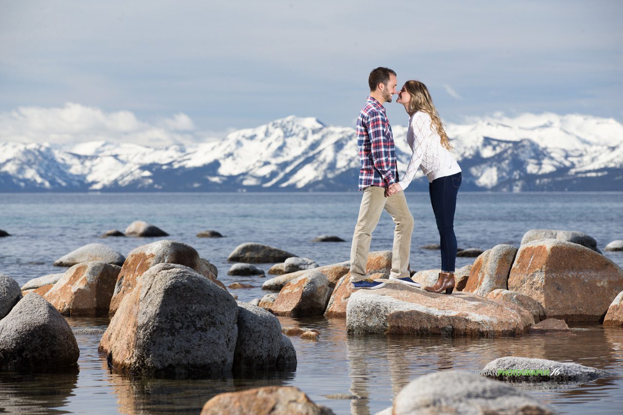 61-engagement-on-the-rocks-Tahoe